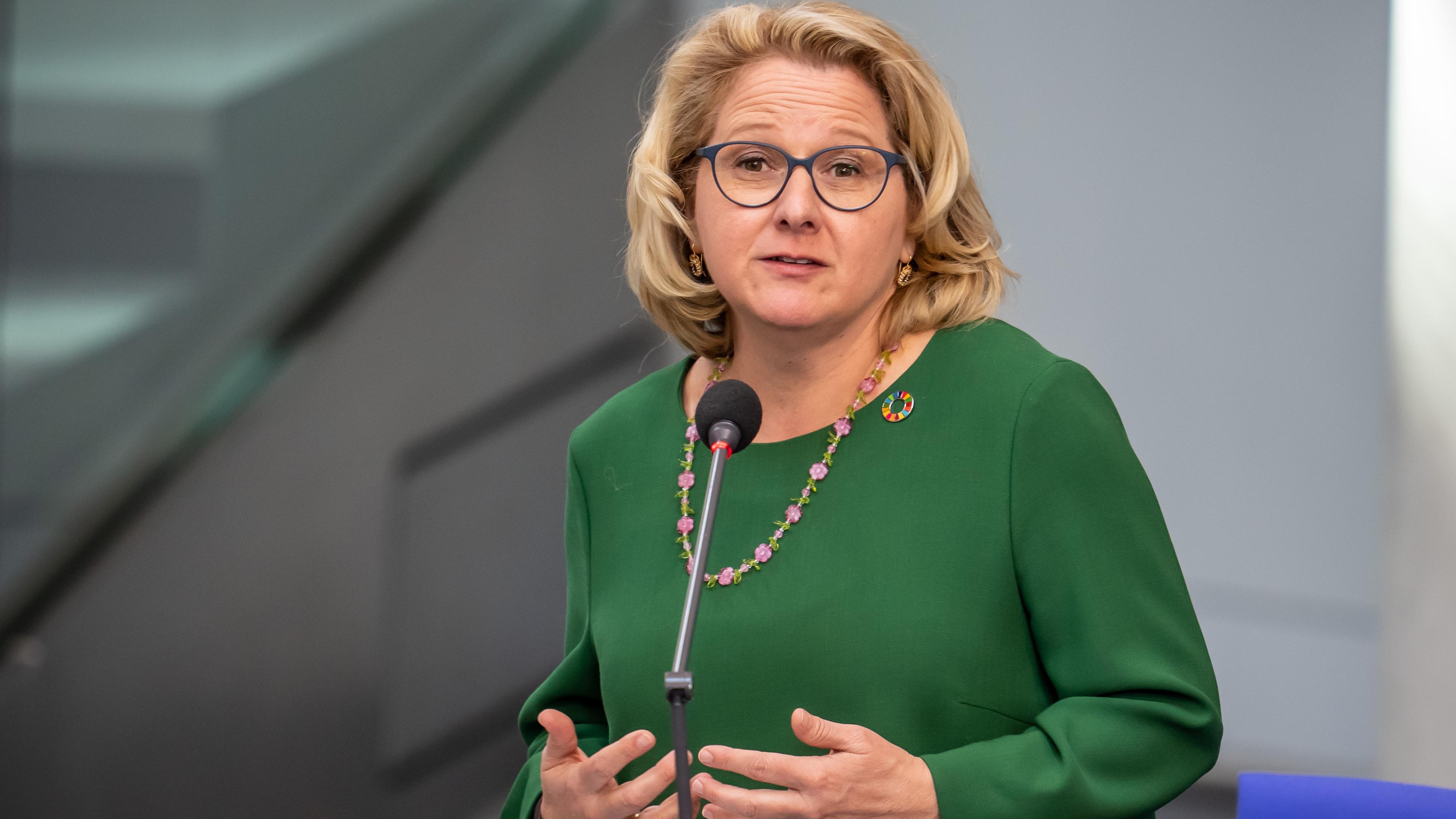 Entwicklungsministerin Svenja Schulze nimmt an einer Regierungsbefragung im Bundestag teil.