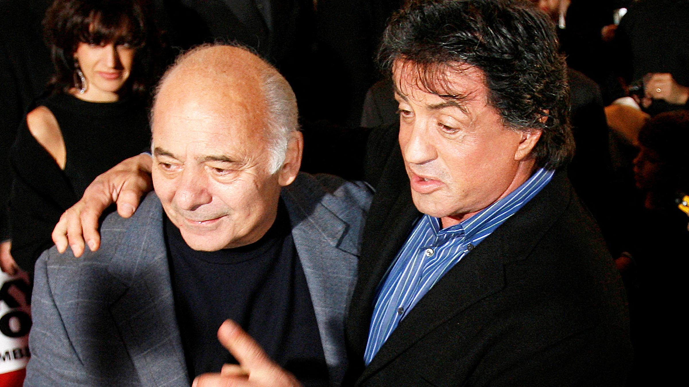 Sylvester Stallone und Burt Young Arm in Arm