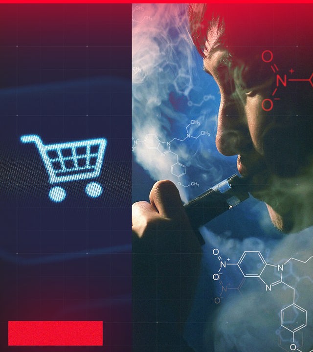 Montage | rechts: Junger Mann mit Vape beim Dampfen und von Qualm eingehüllt, davor zwei chemische Formeln von synthetischen Opioiden ; links: Einkaufswagen-Symbol für Online-Shoppen