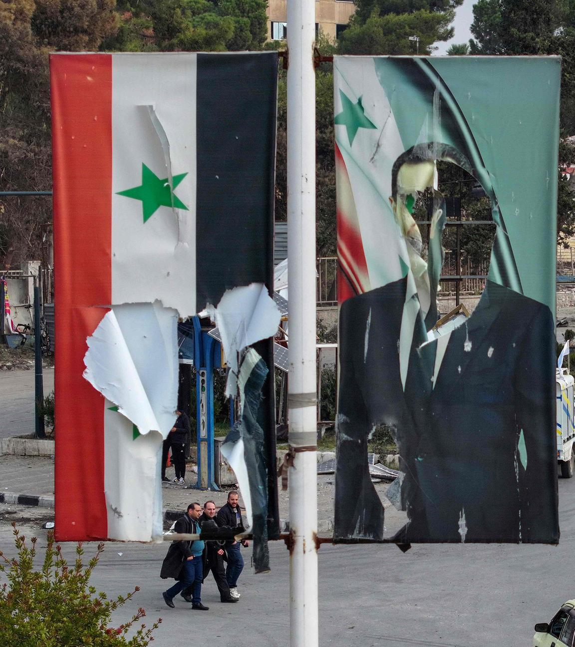 Zerrissene Fahnen in Aleppo