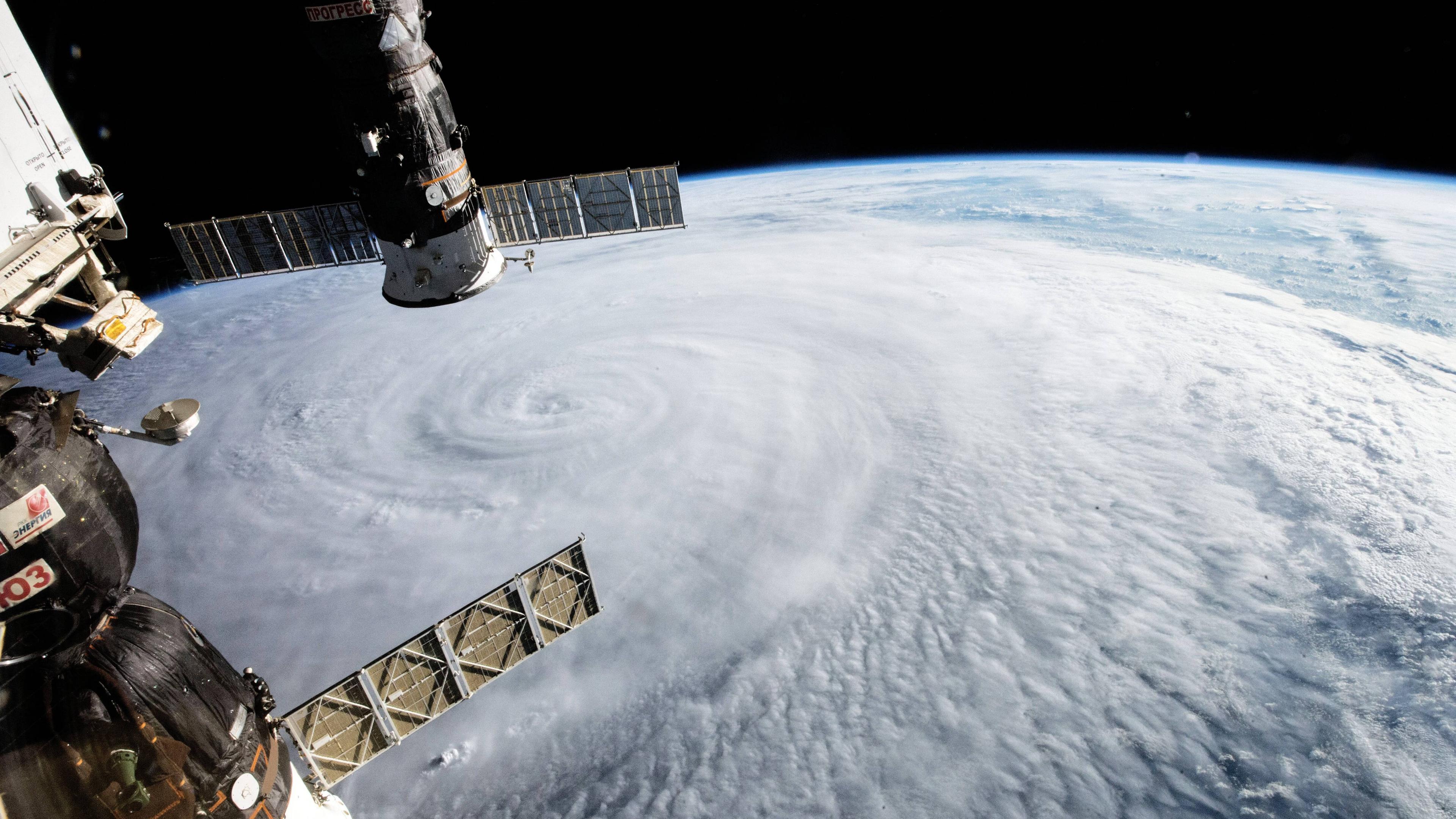 Taifun aus dem Weltall fotografiert