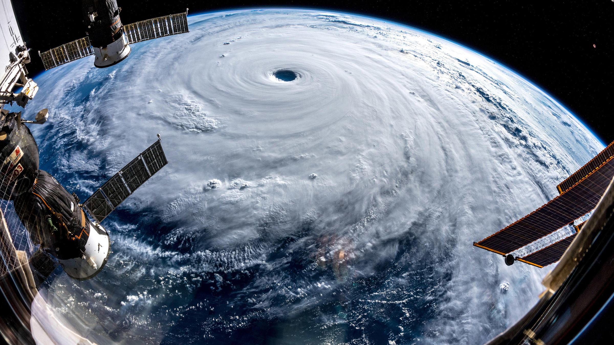 Archiv: Der Taifun "Trami", aufgenommen von Astronaut Alexander Gerst aus der Internationalen Raumstation ISS am 25.09.2018
