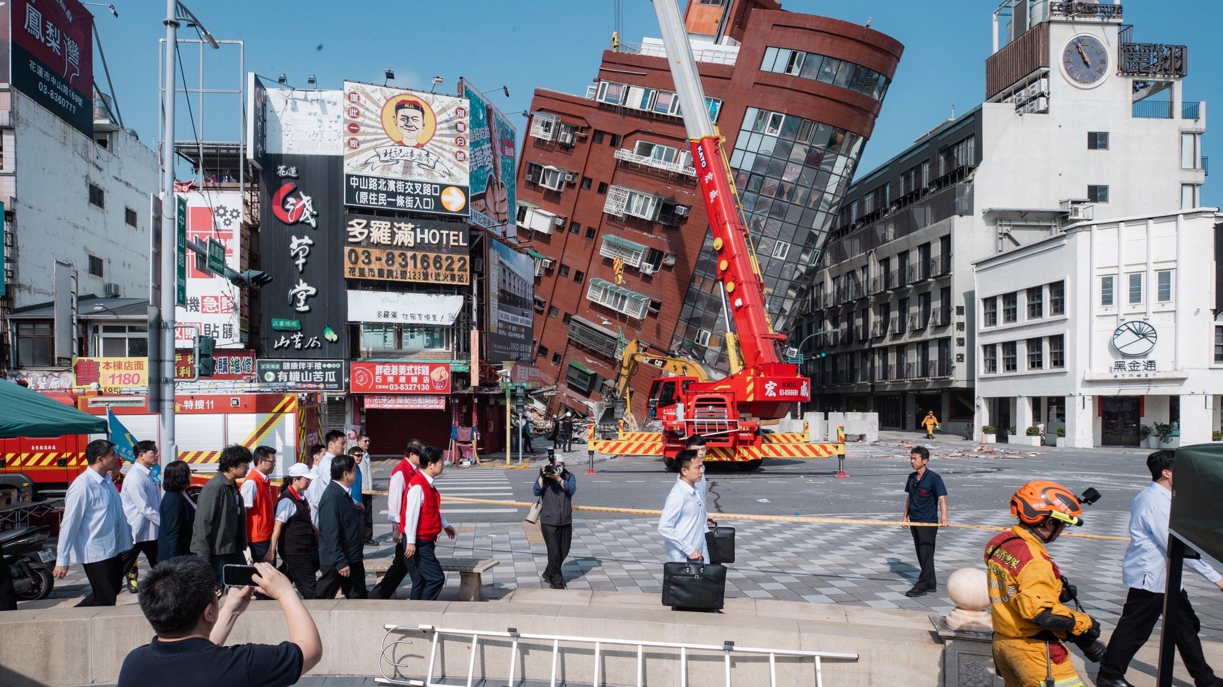 In Taiwan erschütterte ein gewaltiges Erdbeben das Land, mindestens neun Menschen starben. 