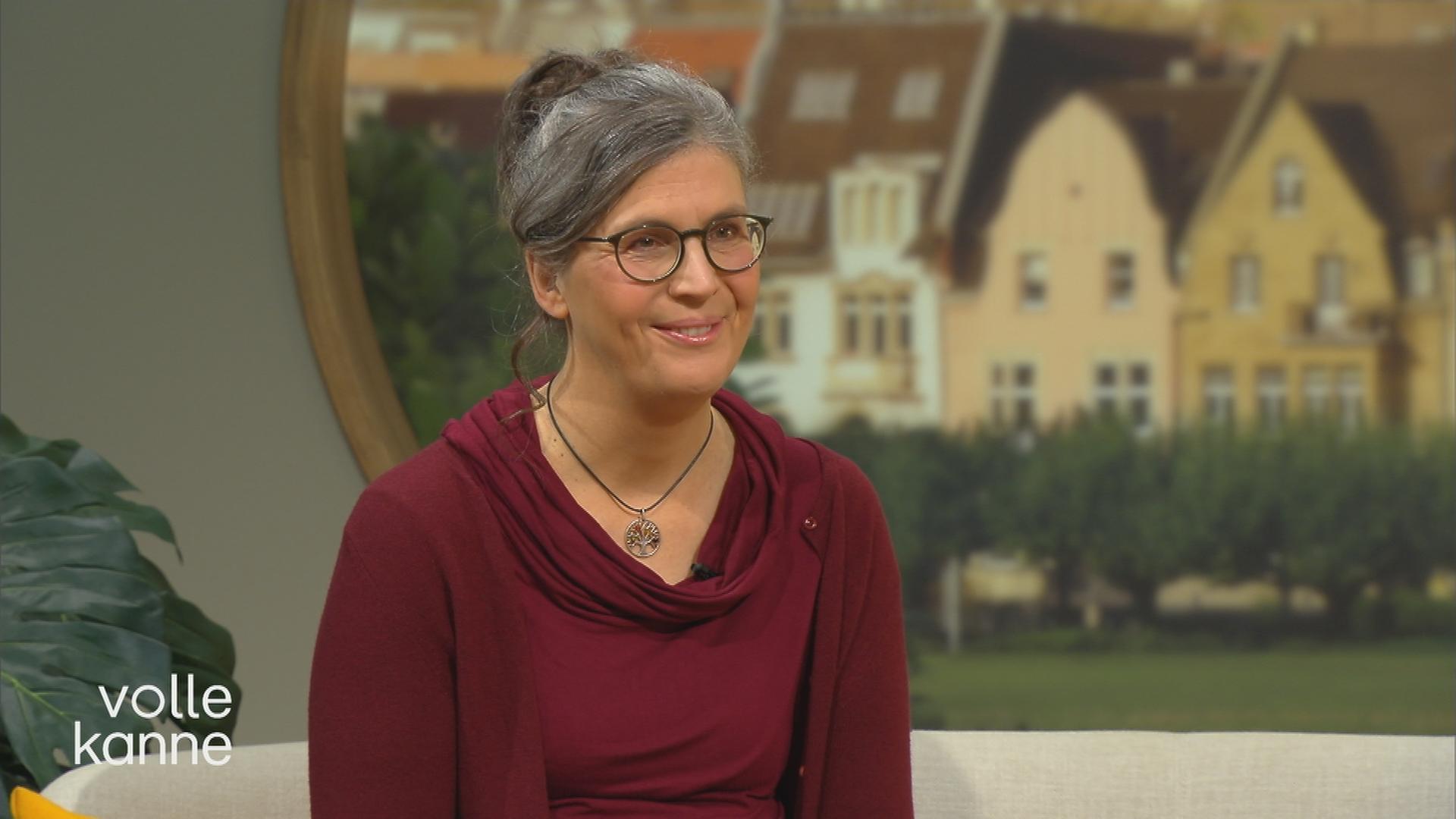 Scarlett Werner-Akyel am Volle Kanne Pult