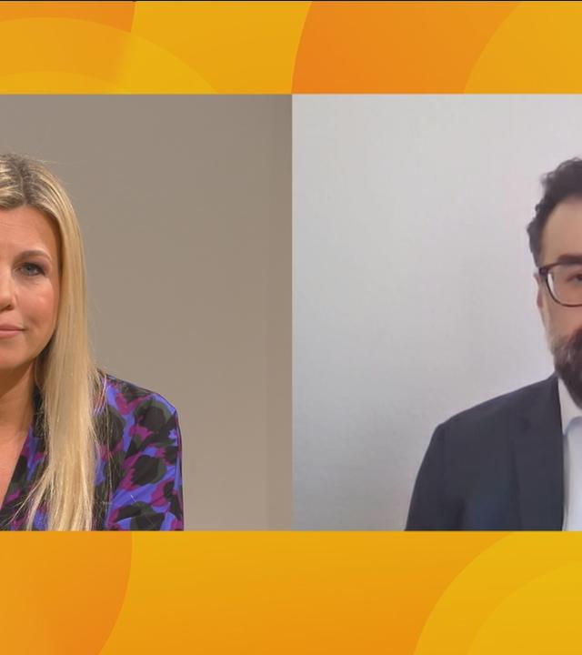 Moderatorin Nadine Krüger im Gespräch mit Politikwissenschaftler Ali Fathollah-Nejad.