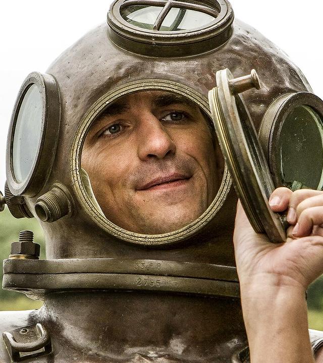 Fritz mit altem Taucherhelm