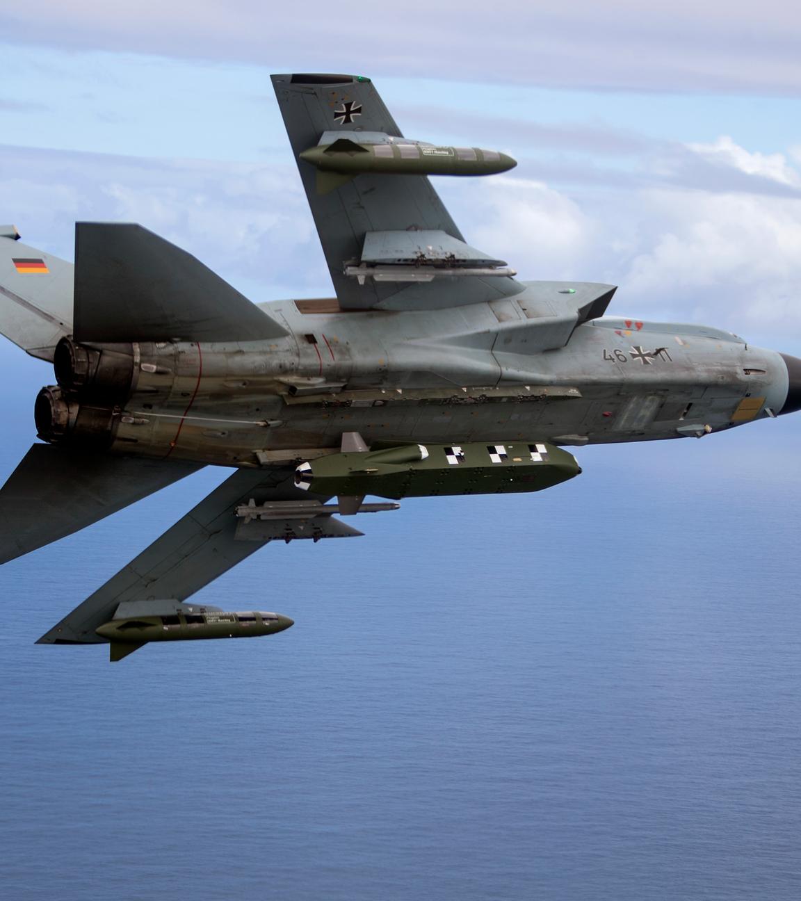 Ein Tornado-Kampfjet der Bundeswehr, bestückt mit dem Lenkflugkörper Taurus.