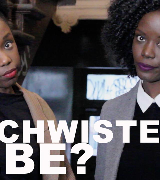 Anna & Amelia: Geschwisterliebe ? - Auf Klo