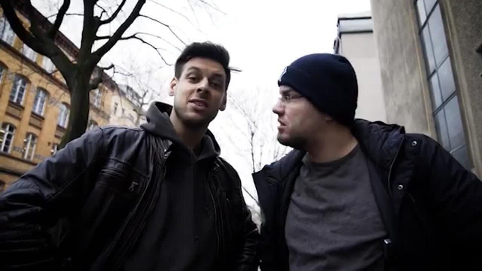 Augenzeugen berichten: Mann mit Bart, in auffälligem Gewand und verdächtigem Sack. Versucht unschuldigen Menschen etwas in die Schuhe zu schieben. Vermutlicher Einbruchsversuch durch Schornstein.