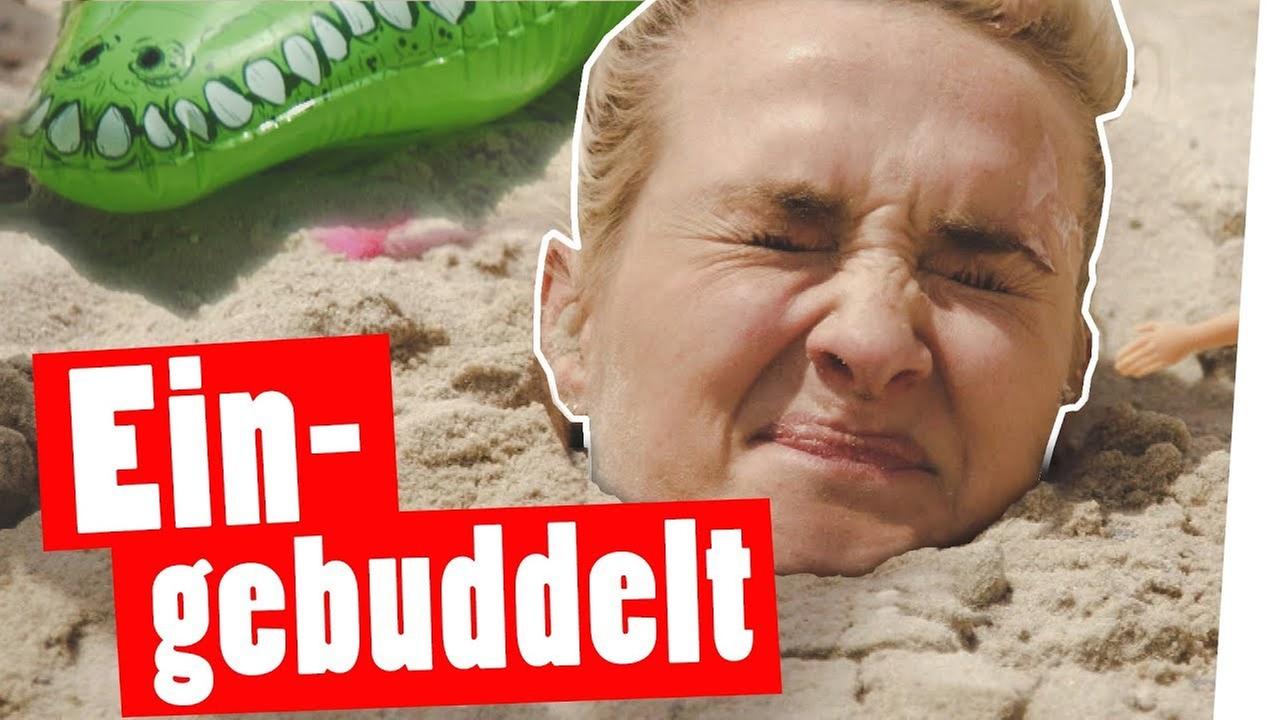 Bestrafung: Ari wird im Sand eingebuddelt -- „Das schaffst du nie!“