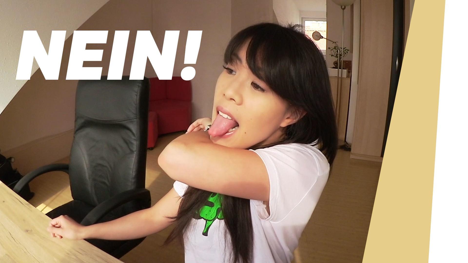 Bitte keine Ellenbogen lecken - Mai kommentiert Kommentare - schönschlau