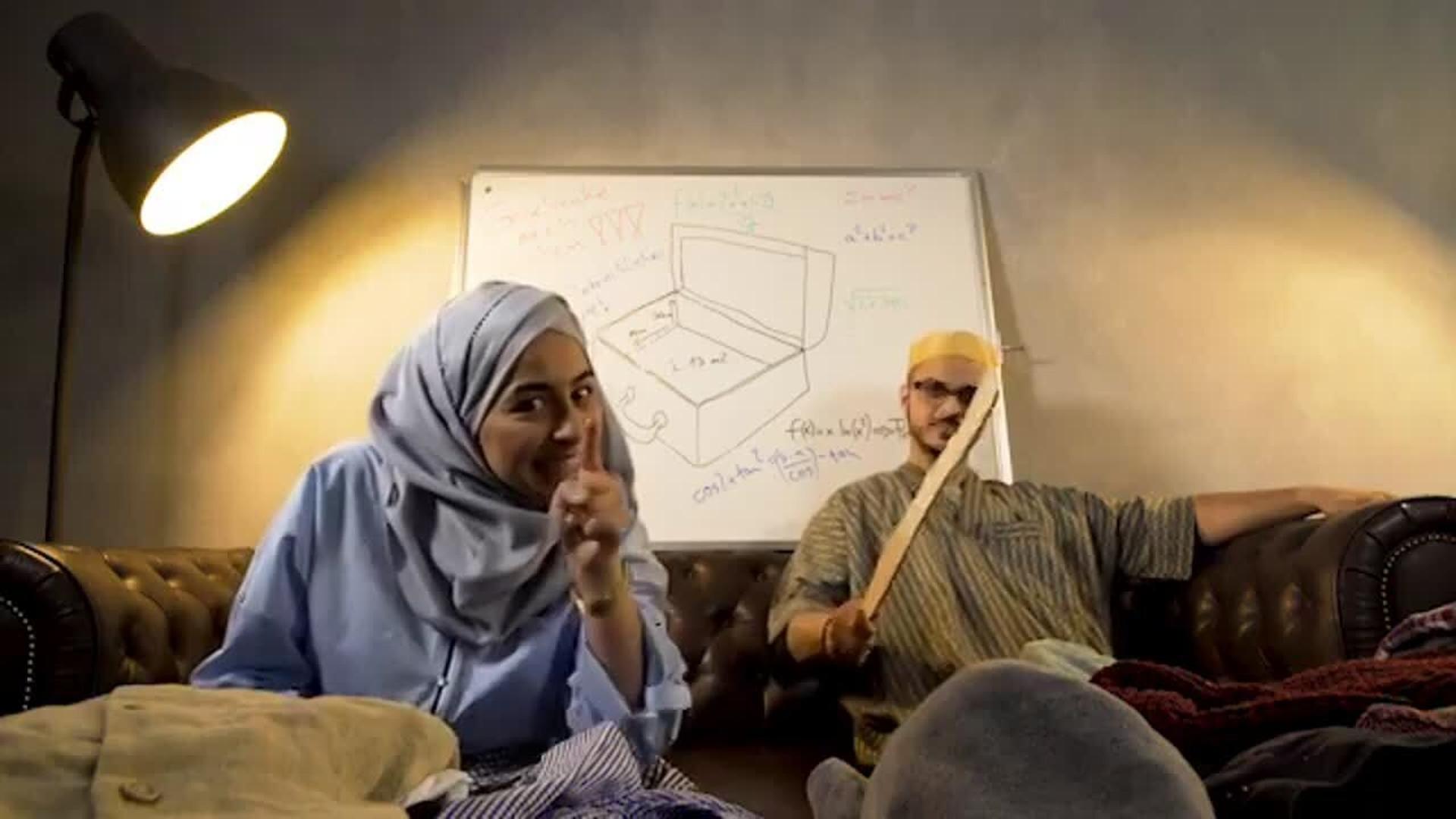 Der Moment, wenn dir deine Eltern erklären, wie du deinen Koffer zu packen hast. 