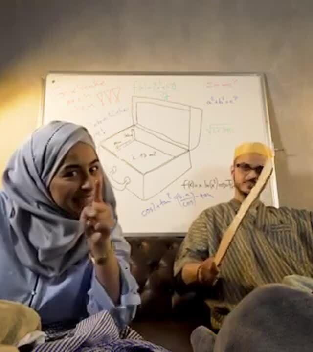 Der Moment, wenn dir deine Eltern erklären, wie du deinen Koffer zu packen hast. 