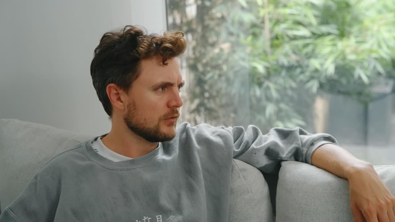 Mein Zukunfts-Ich erklärt mir, warum ich wählen muss - Phil Laude