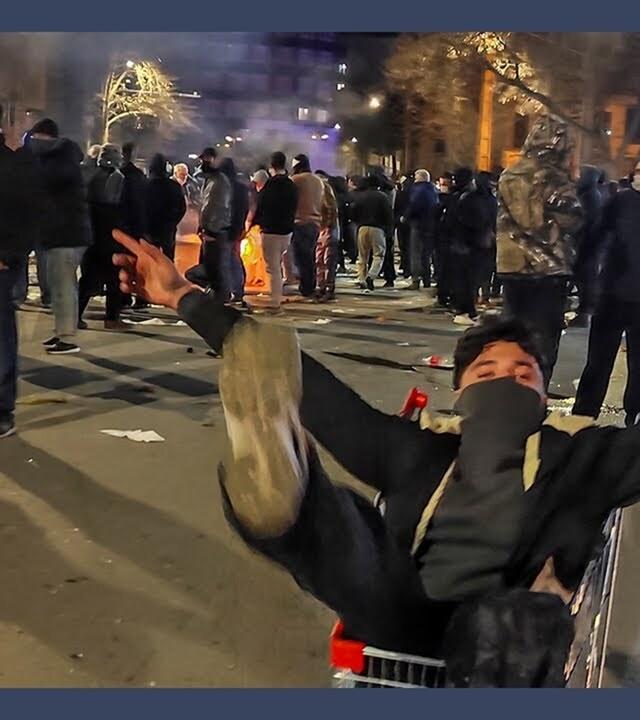 Proteste im Iran! Stürzt jetzt die Regierung?