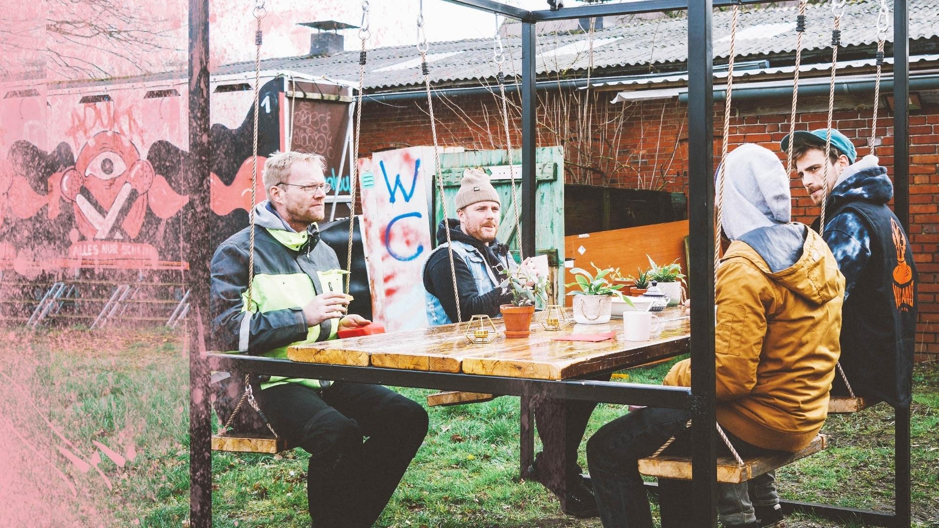 Tisch mit Schaukel bauen - Kliemannsland