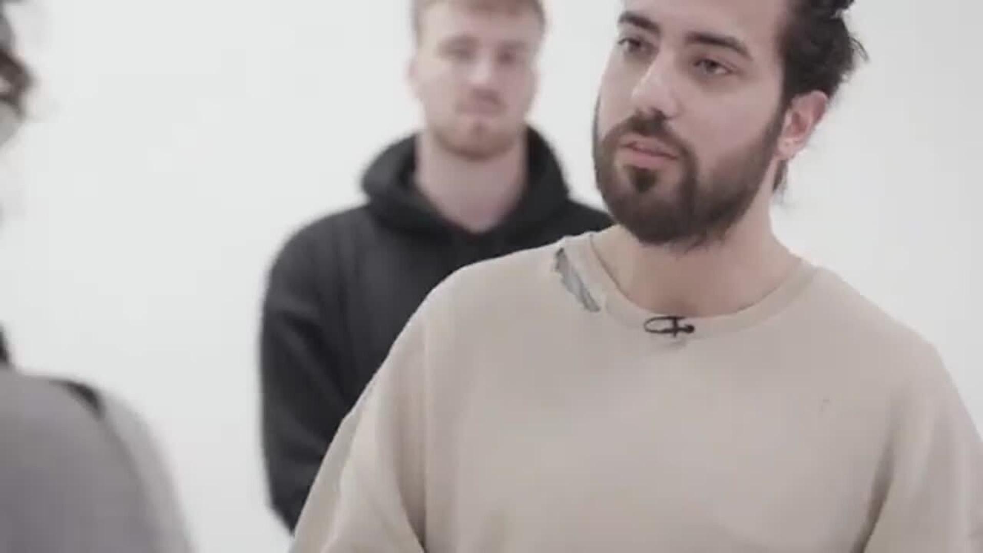 Wie steht ihr zu Helene Fischer, Sauerkraut und Fahrrad fahren? Ist die Einstellung dazu etwas, woran man Deutsche erkennt?