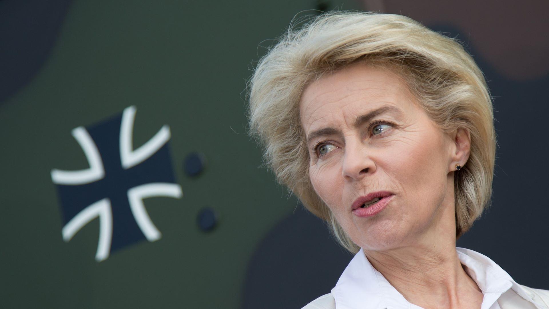 11.11.15 - Rede von der Leyen zu 60 Jahre Bundeswehr