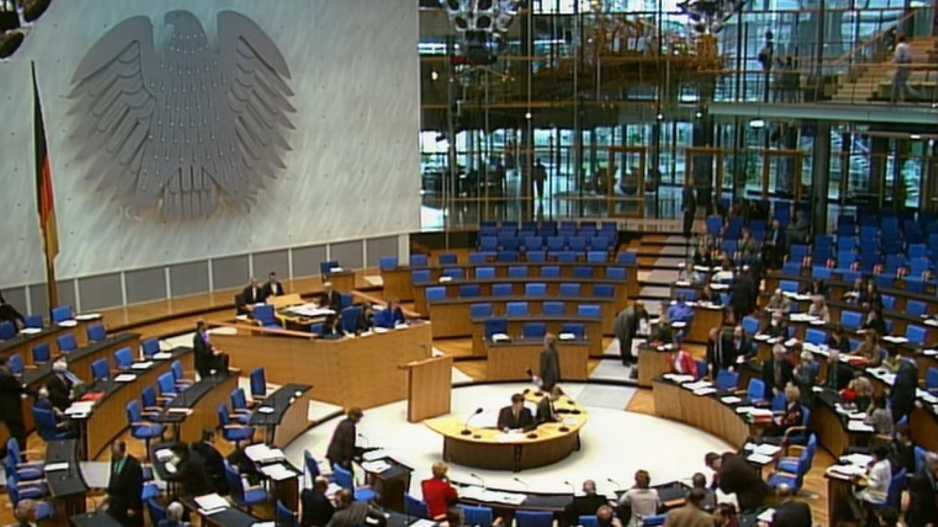 1998 - Nach Papstbrief: Aktuelle Stunde im Bundestag