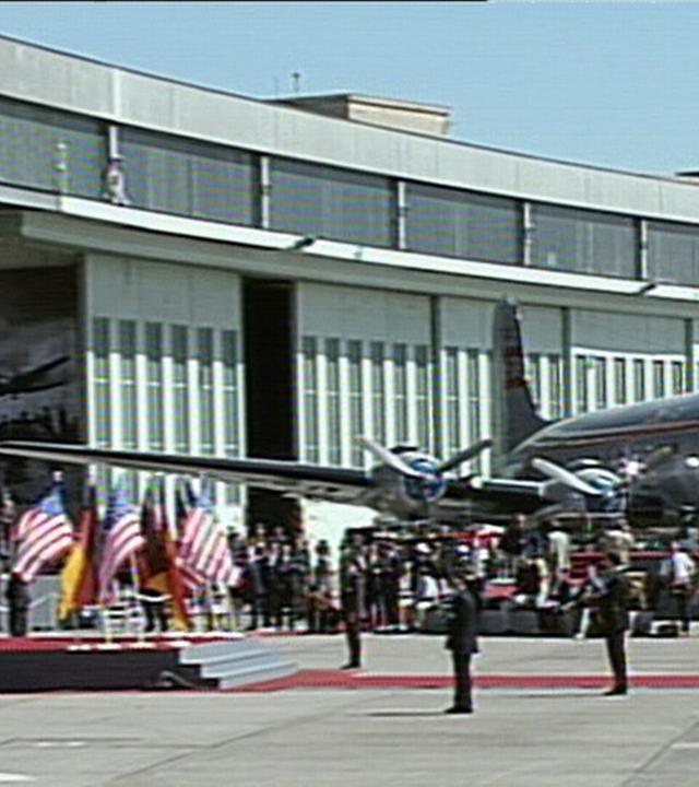 1998- Clinton: "Berlin bleibt doch Berlin"