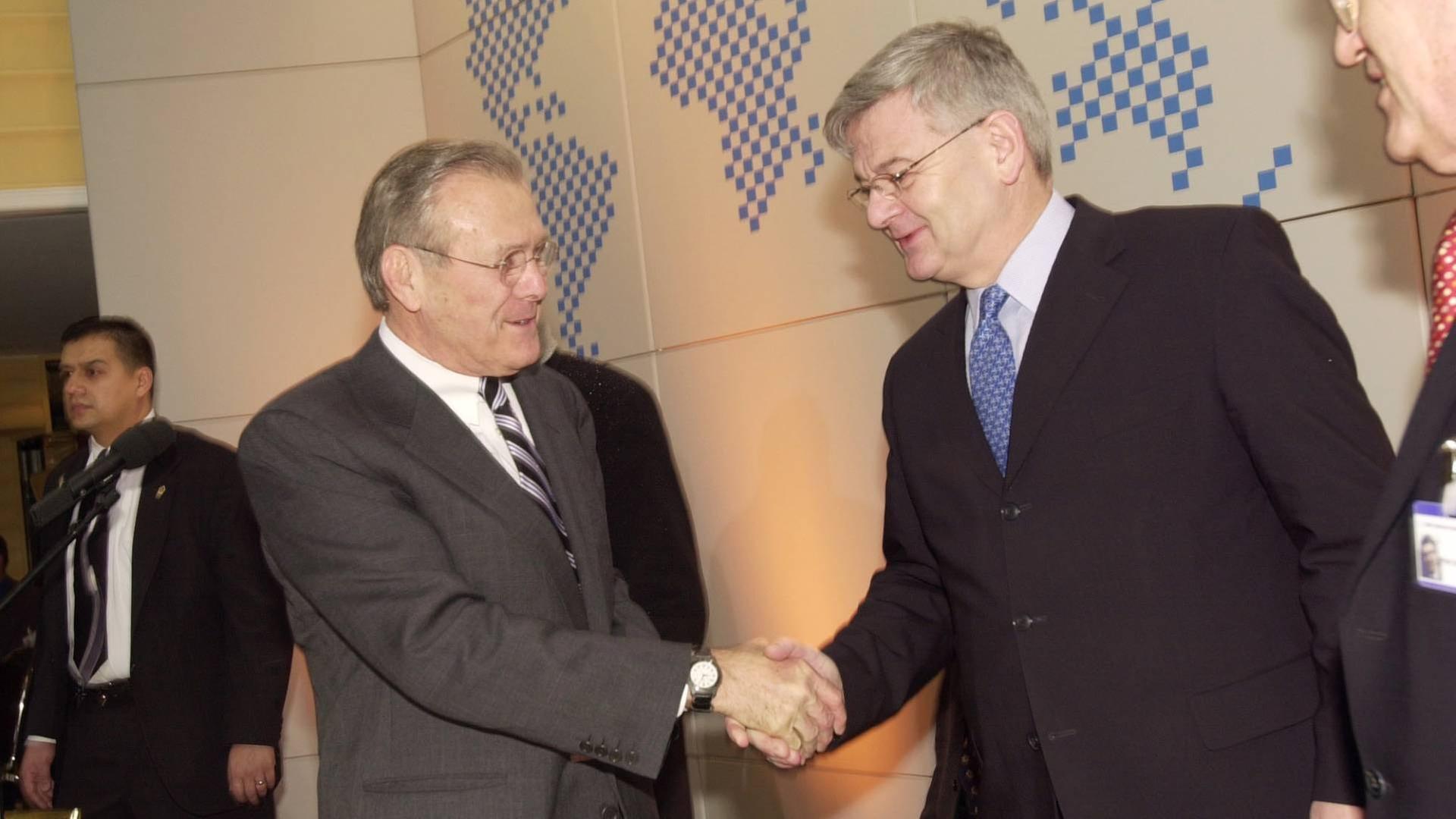 2003 - Fischer zum Irakkrieg: „I am not convinced“