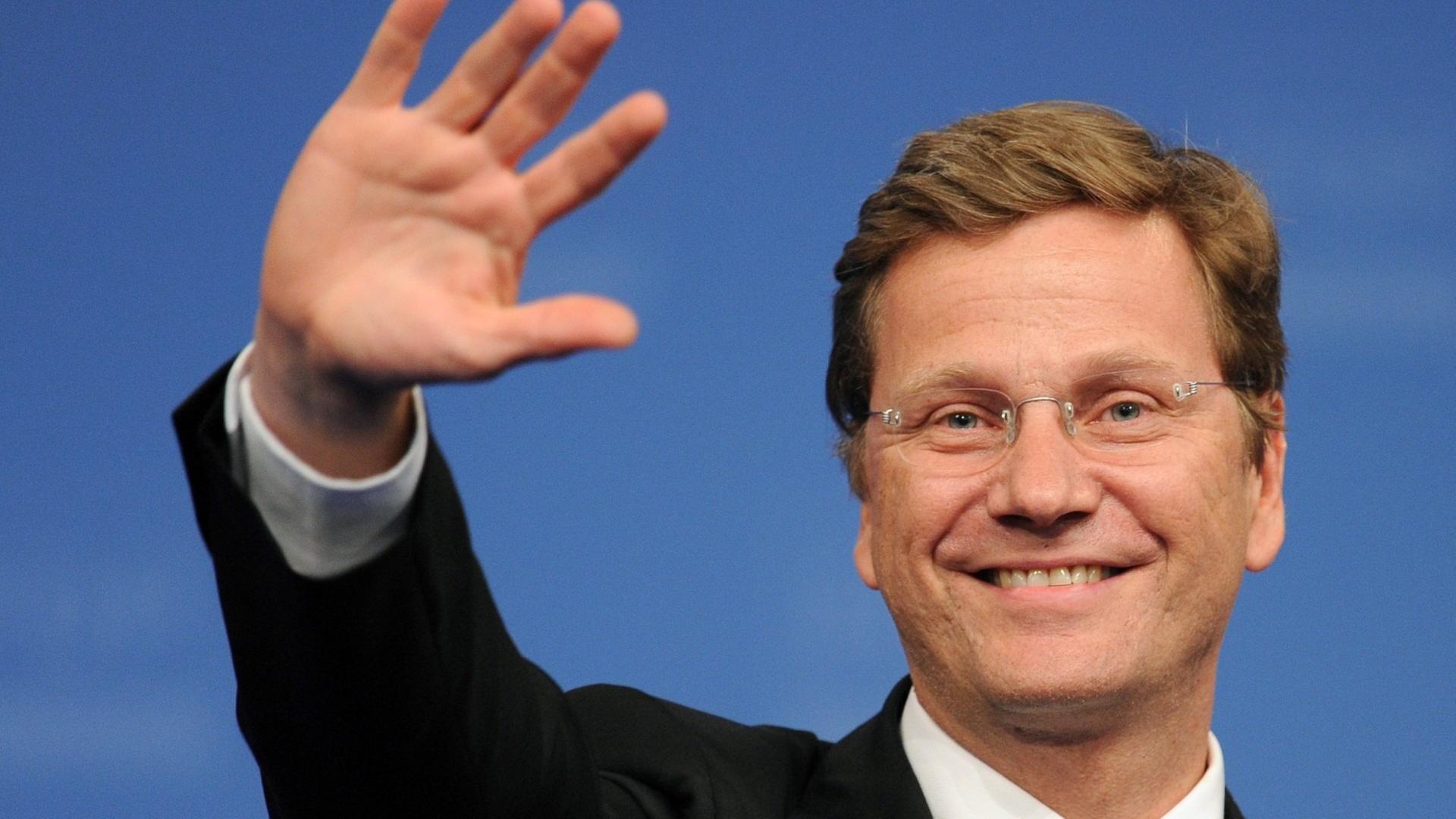 2011 - Westerwelle: "Freiheit stirbt immer zentimeterweise"