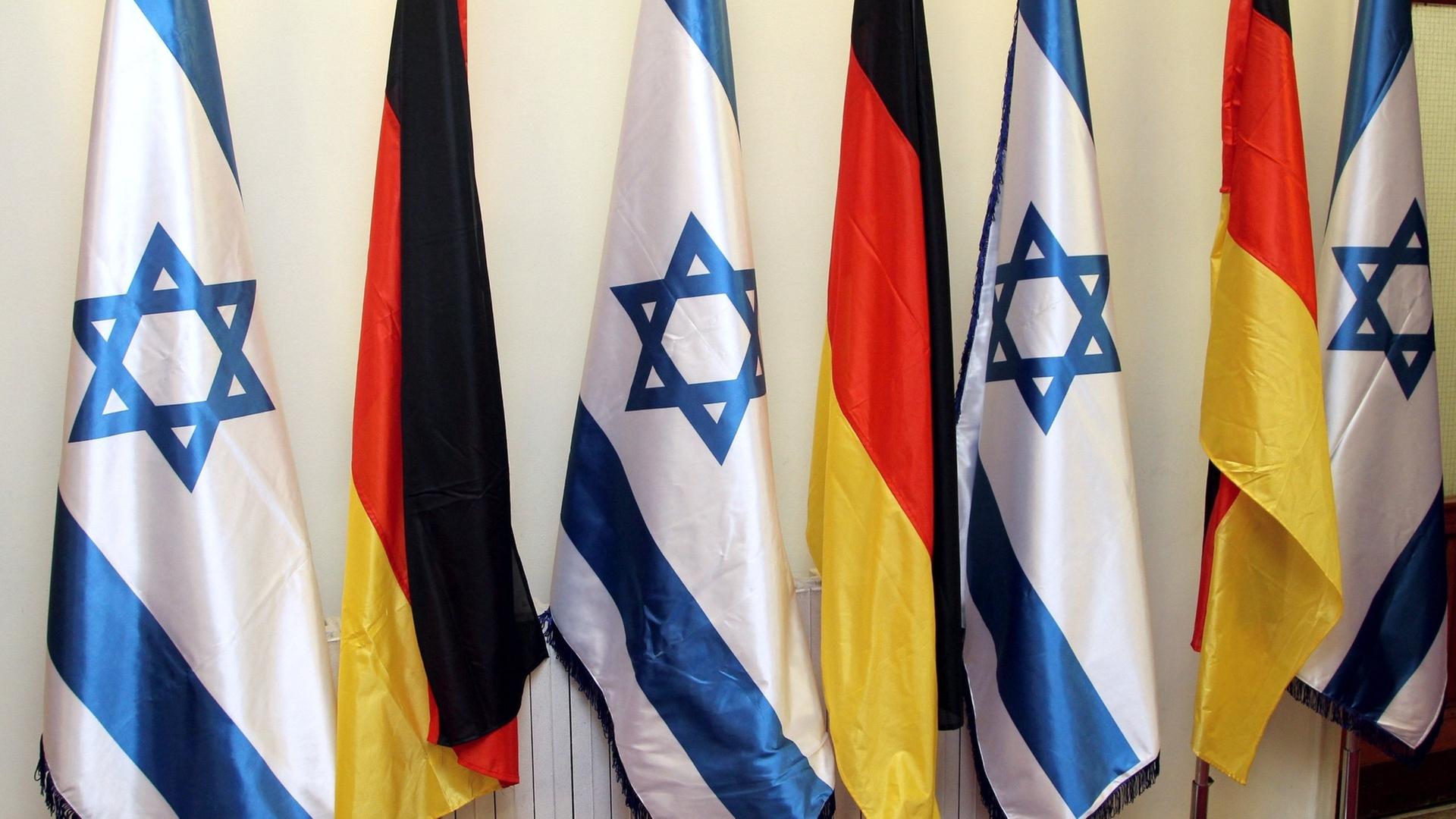 2015 - Lammert vor der Knesset