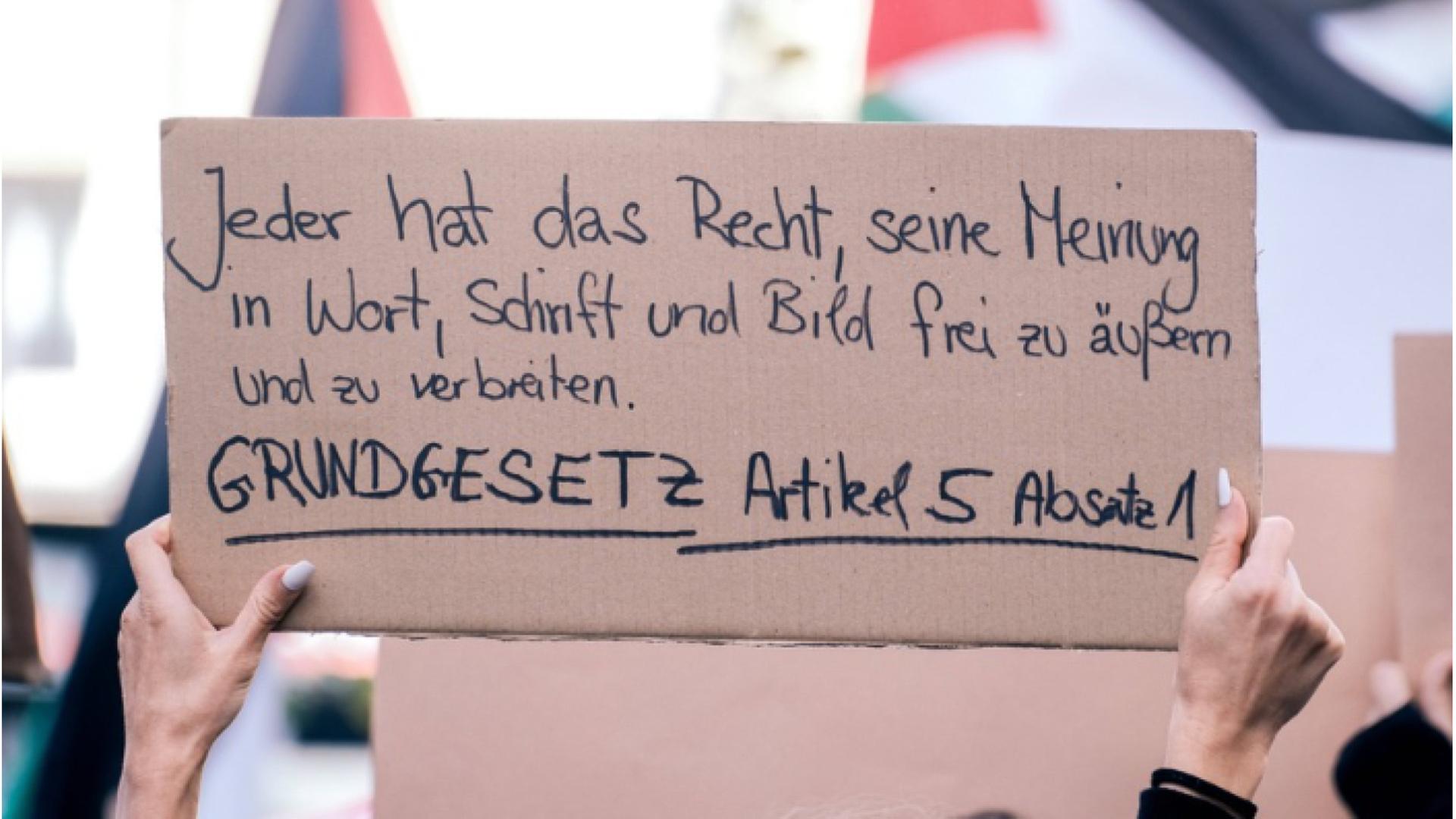 75 Jahre Grundgesetz - Wie steht es um die Meinungsfreiheit?