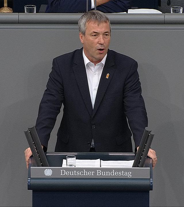 Änderung des Ehenamens- und Geburtsnamensrechts