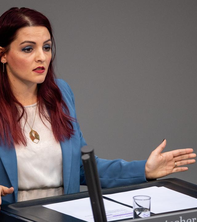 AfD-Antrag Vielehenerfassung und Kinderkopftuchverbot