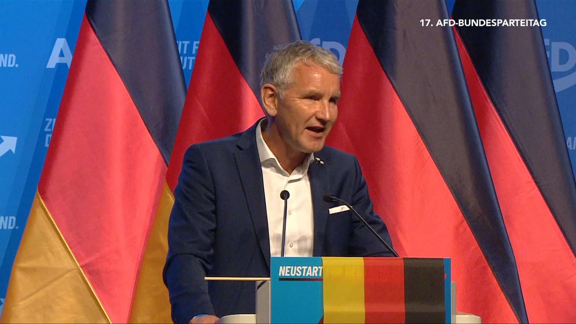 AfD-Parteitag: „Wir stehen zu unserer Nationalflagge”