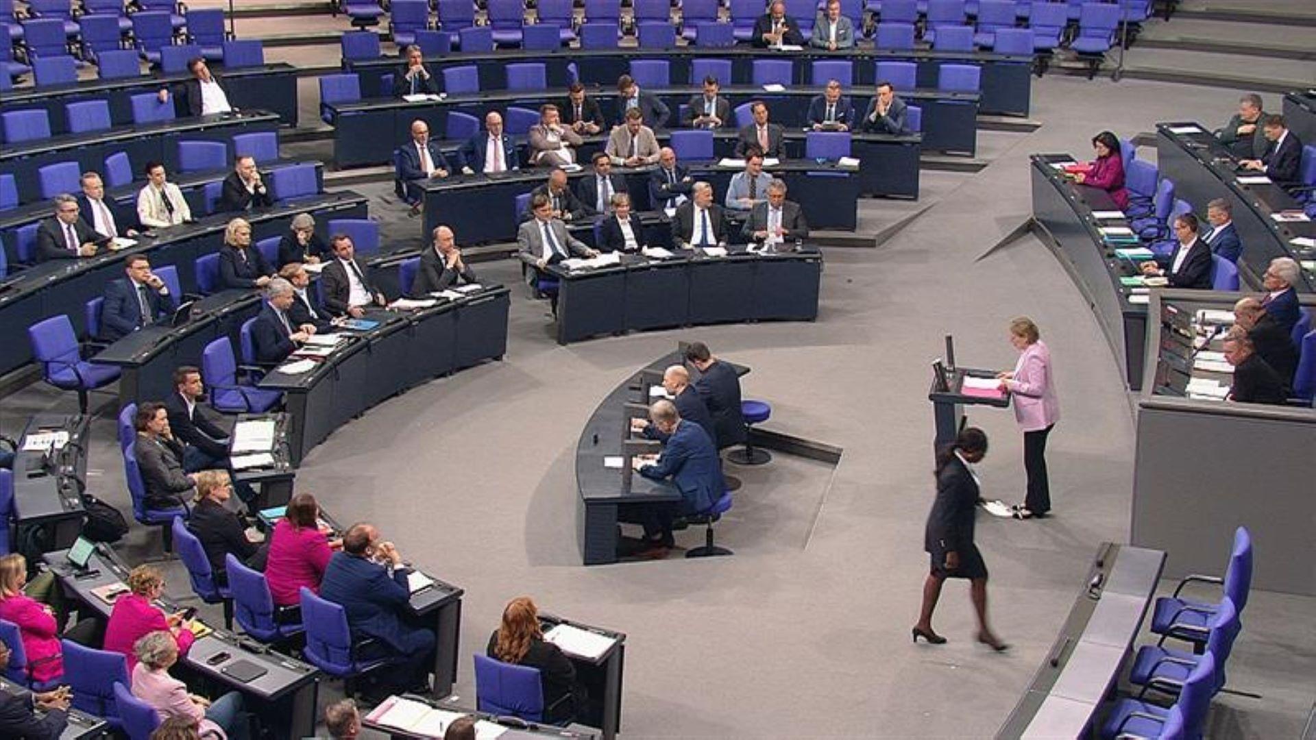 Aktuelle Stunde: Wettbewerb an der Tankstelle