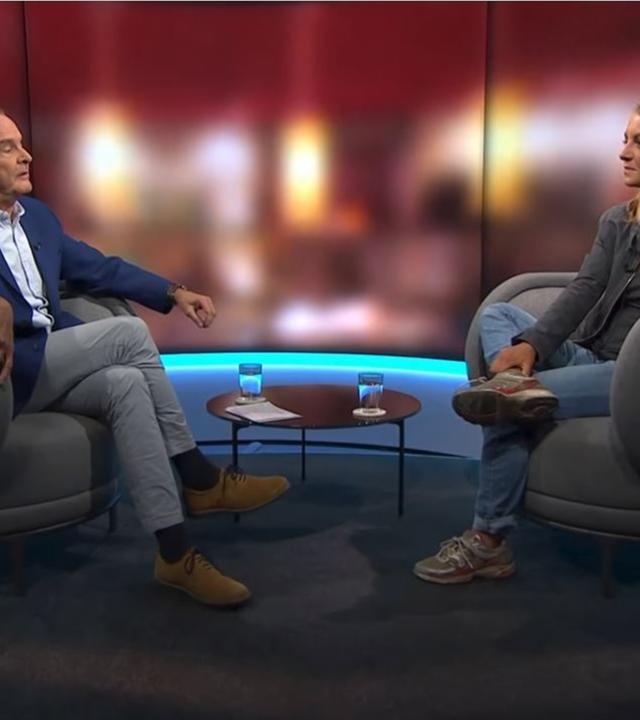 Alfred Schier im Gespräch mit Kapitänin Pia Klemp