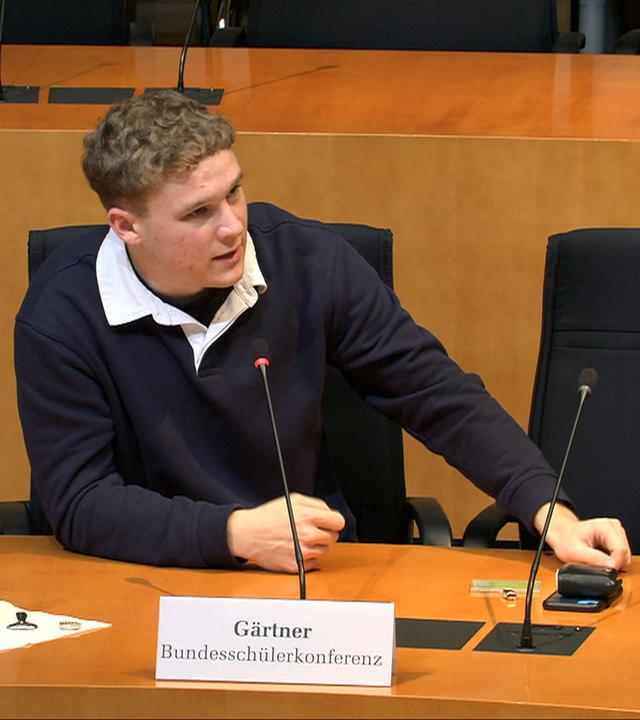 Anhörung zur Wehrpflicht