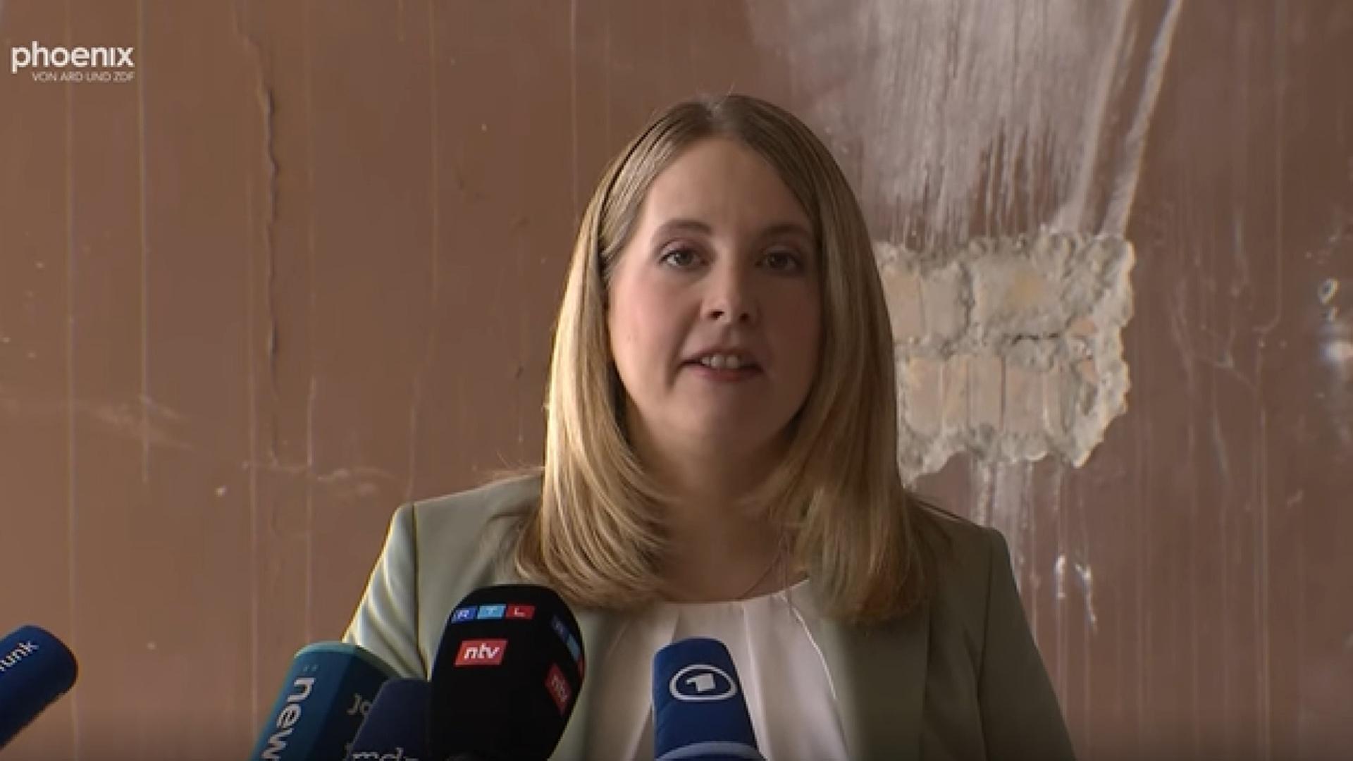 Bauministerin Hubertz zum Projekt "Gewerbe zu Wohnen"