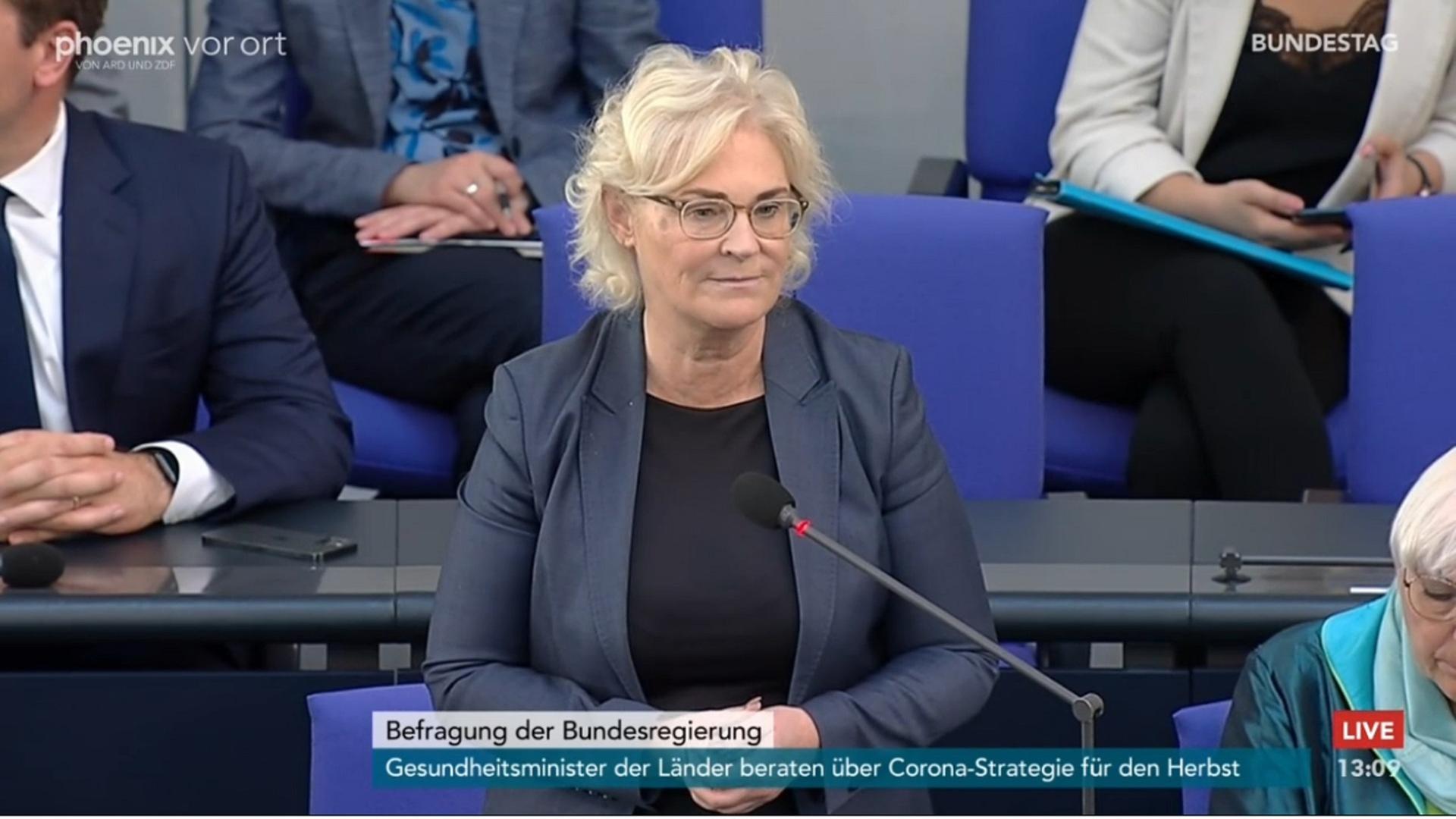 Befragung der Verteidigungsministerin