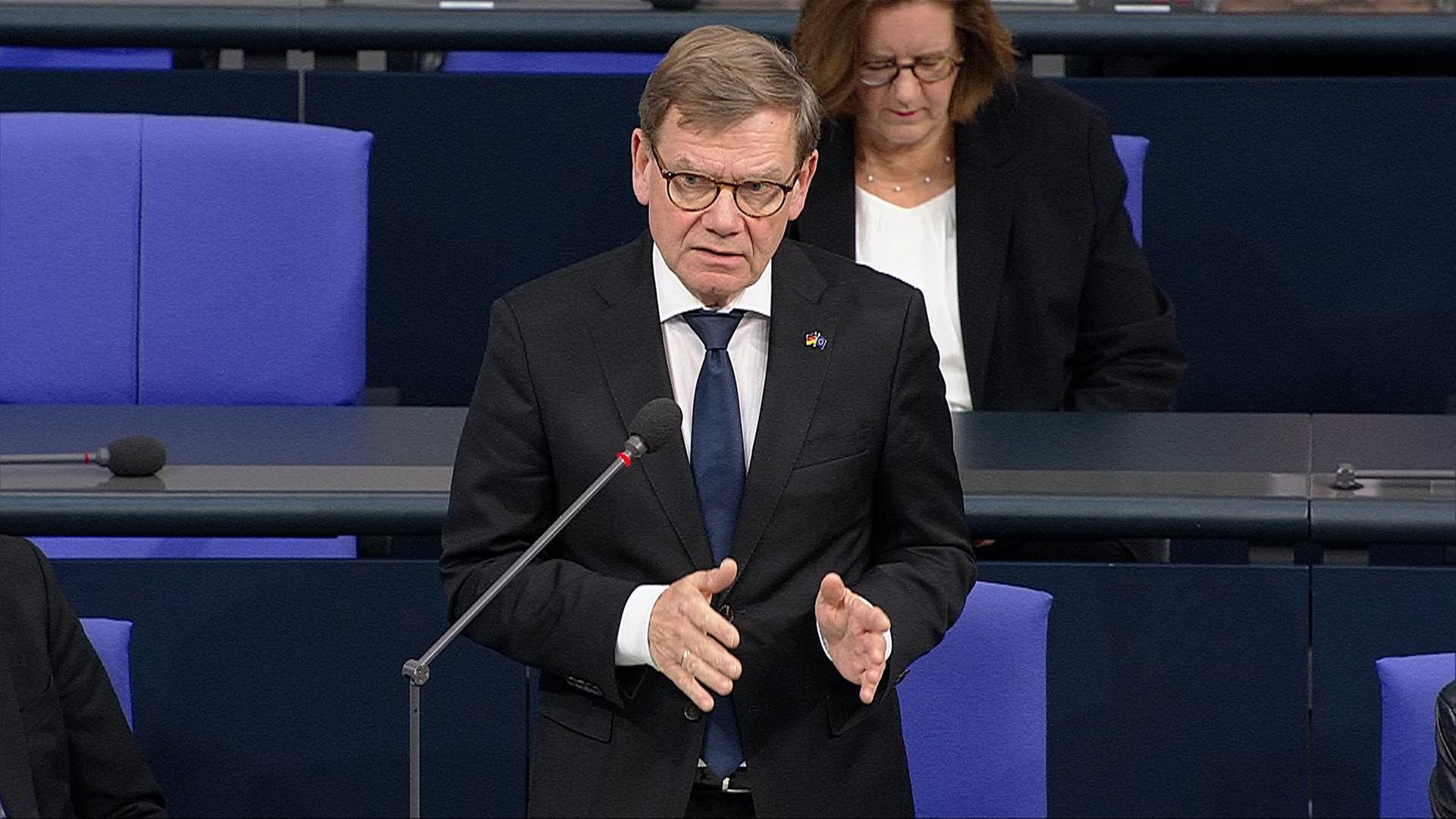 Befragung von Rainer und Wadephul