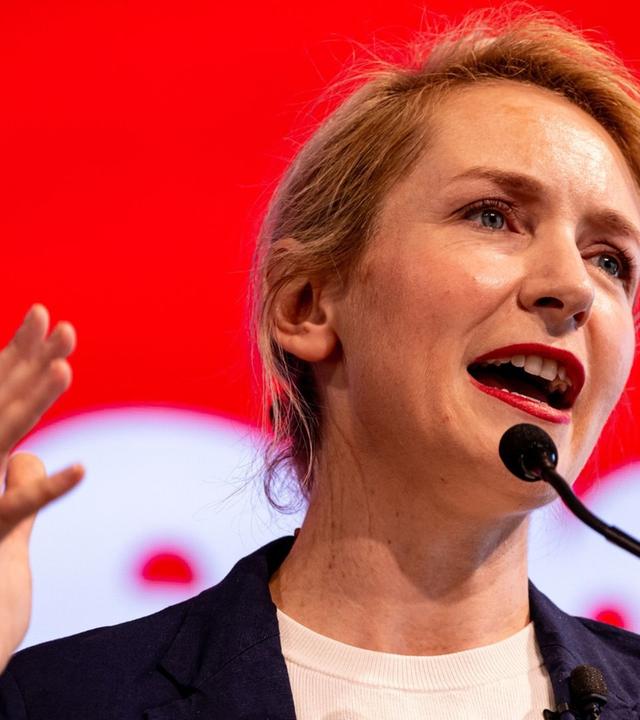 „Bei Menschen kommt einfach nichts an“: Parteipressekonferenz Die Linke mit Ines Schwerdtner