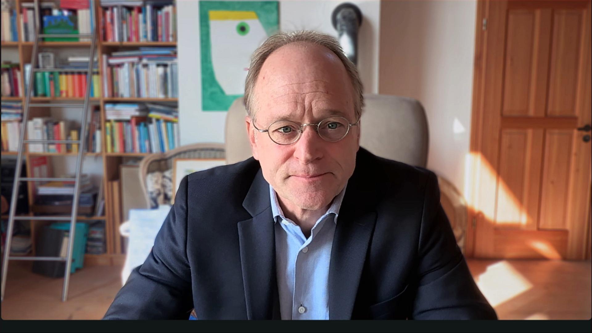 Bildungsforscher Zierer: Social Media Verbot unter 16 notwendig