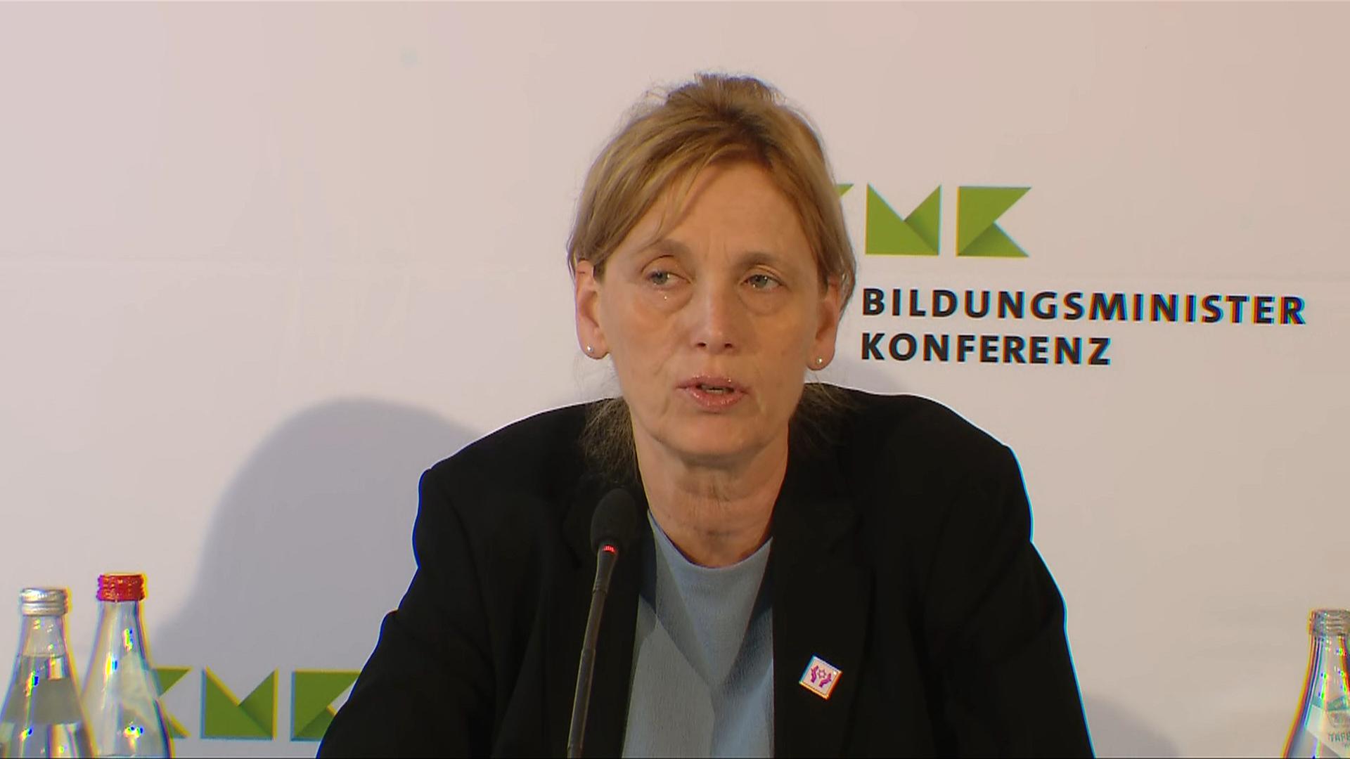 Bildungsminister:innen zu Social Media an Schulen