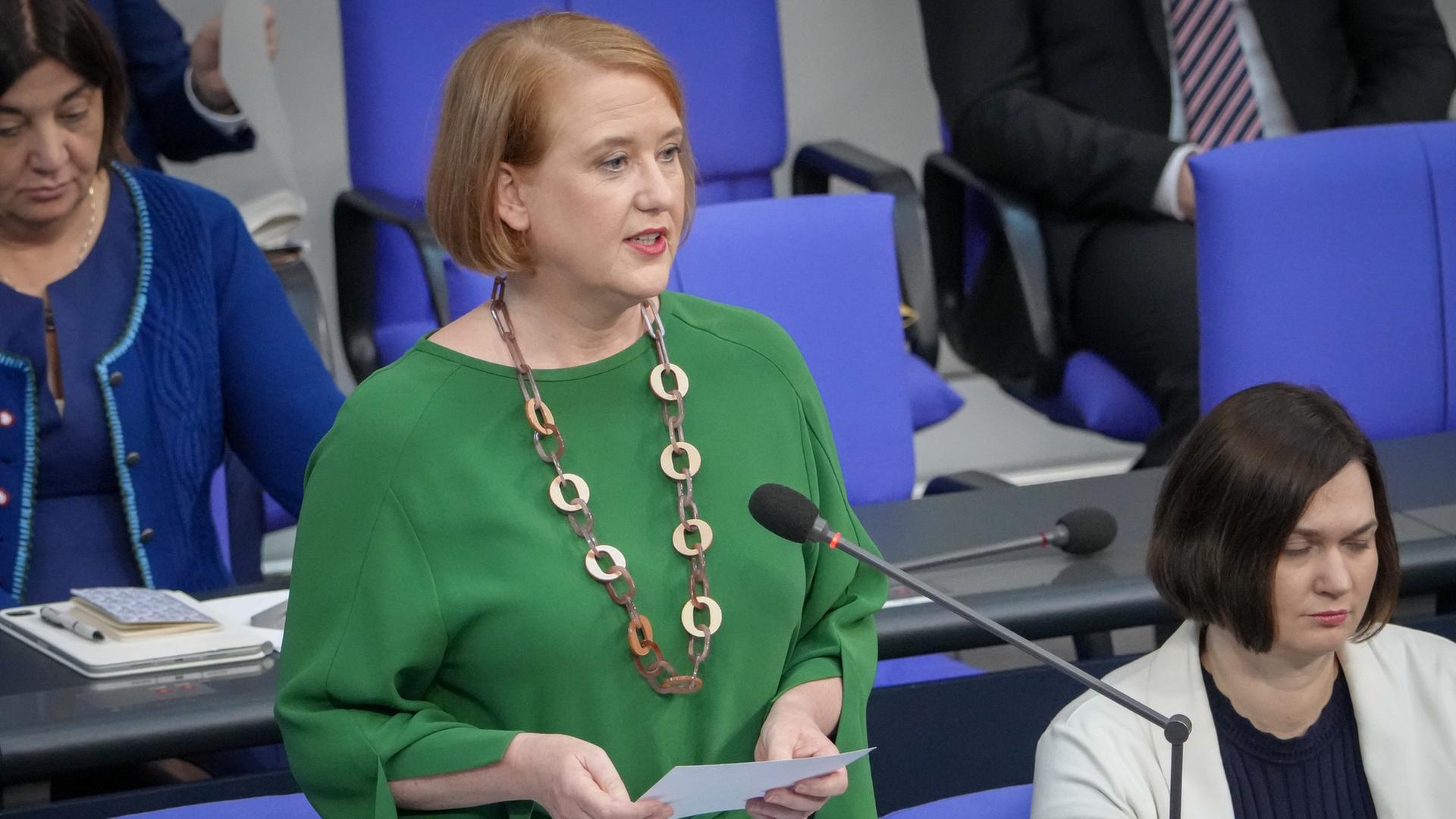 Bundestag befragt Paus und Heil