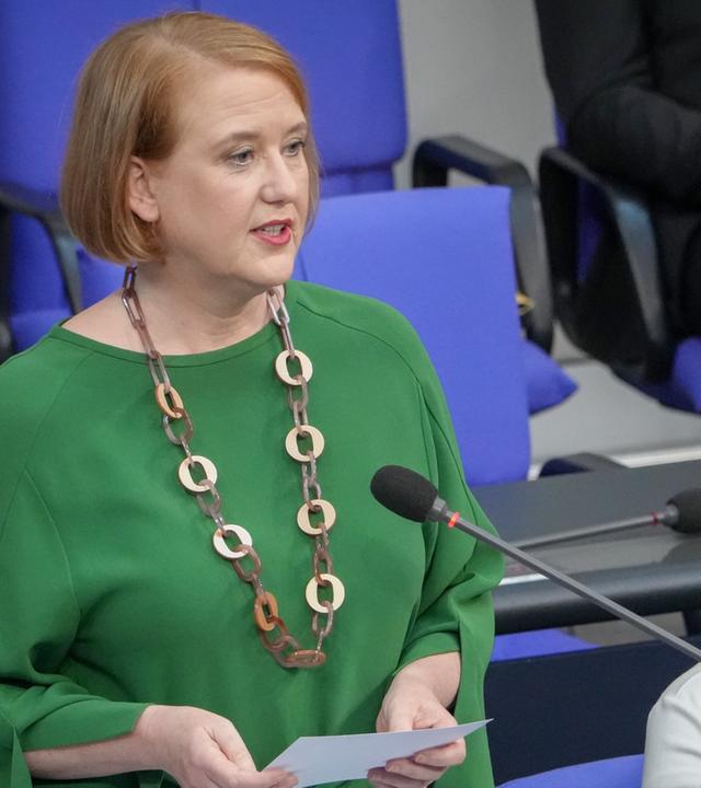 Bundestag befragt Paus und Heil