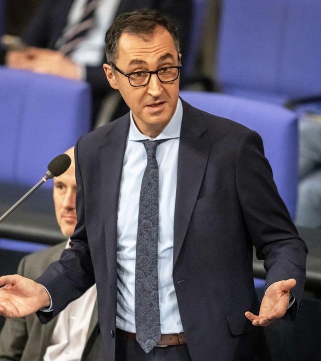 Bundestag befragt Schmidt und Özdemir