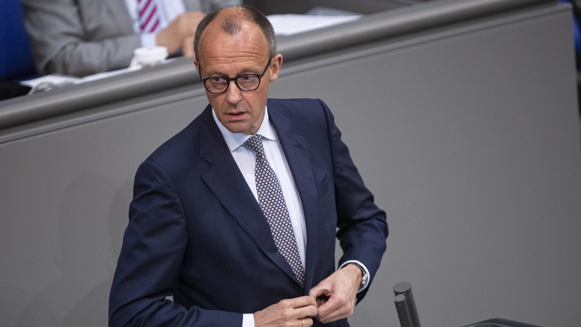 Bundestag für Lieferung schwerer Waffen