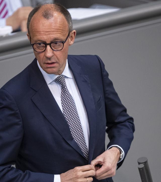 Bundestag für Lieferung schwerer Waffen