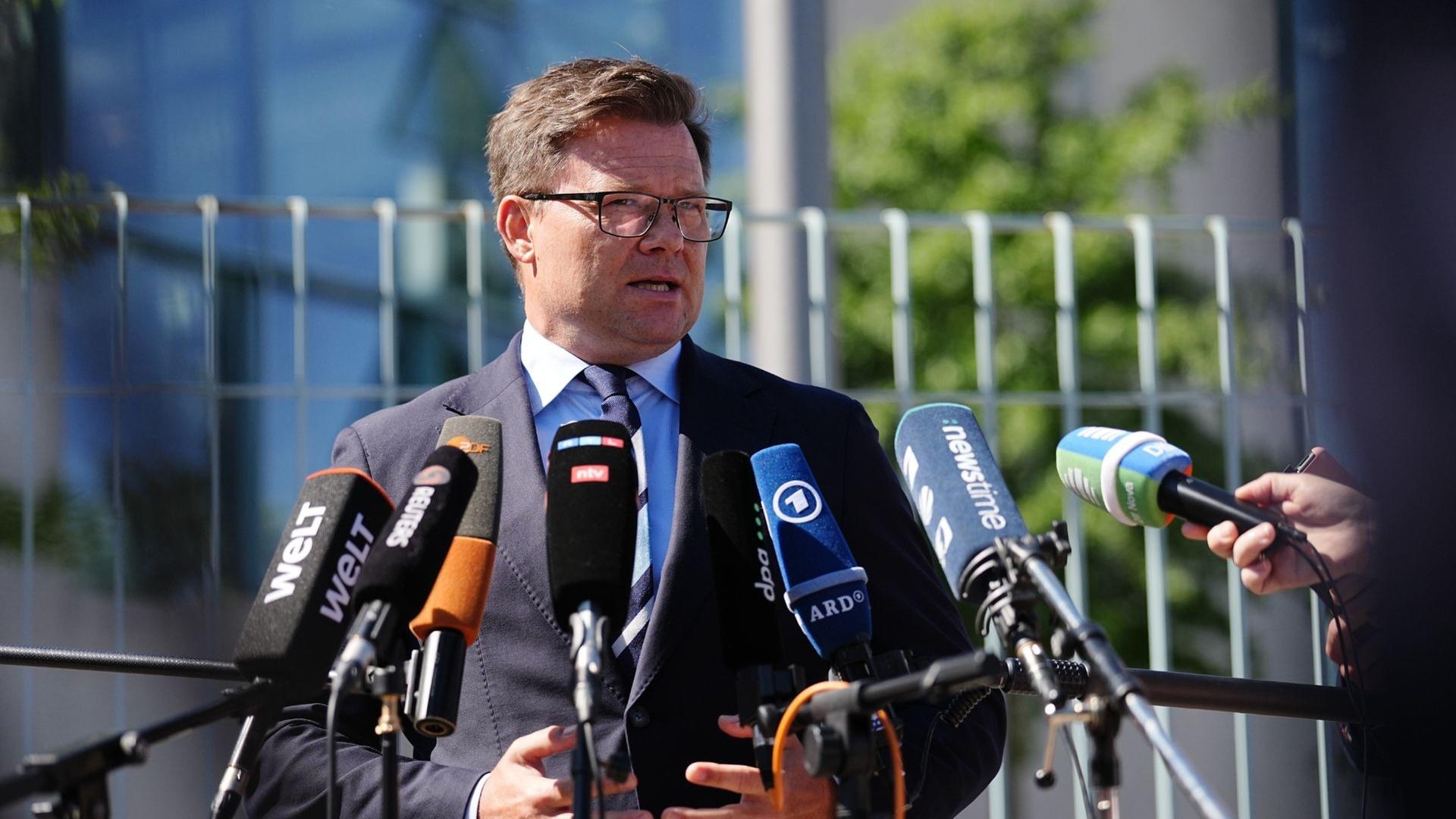 Bundesumweltminister Schneider: Klimaanpassung ins Grundgesetz?