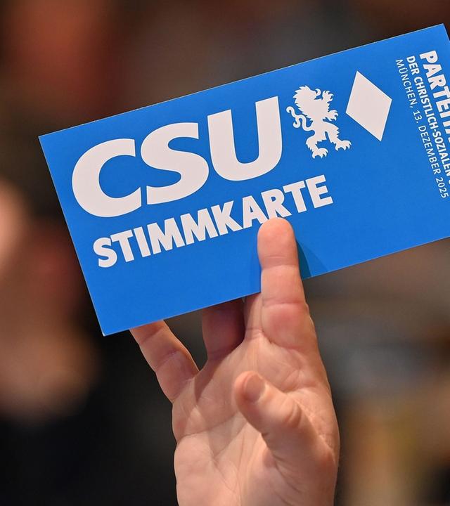 CSU-Parteitag: Hymnenpflicht bei Abschlüssen