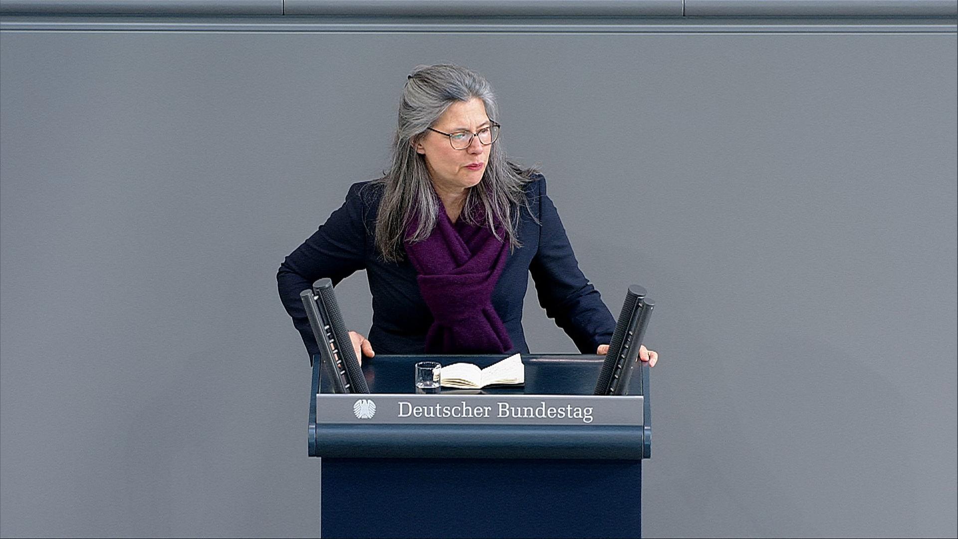 Debatte zu Netzpaket und erneuerbaren Energien