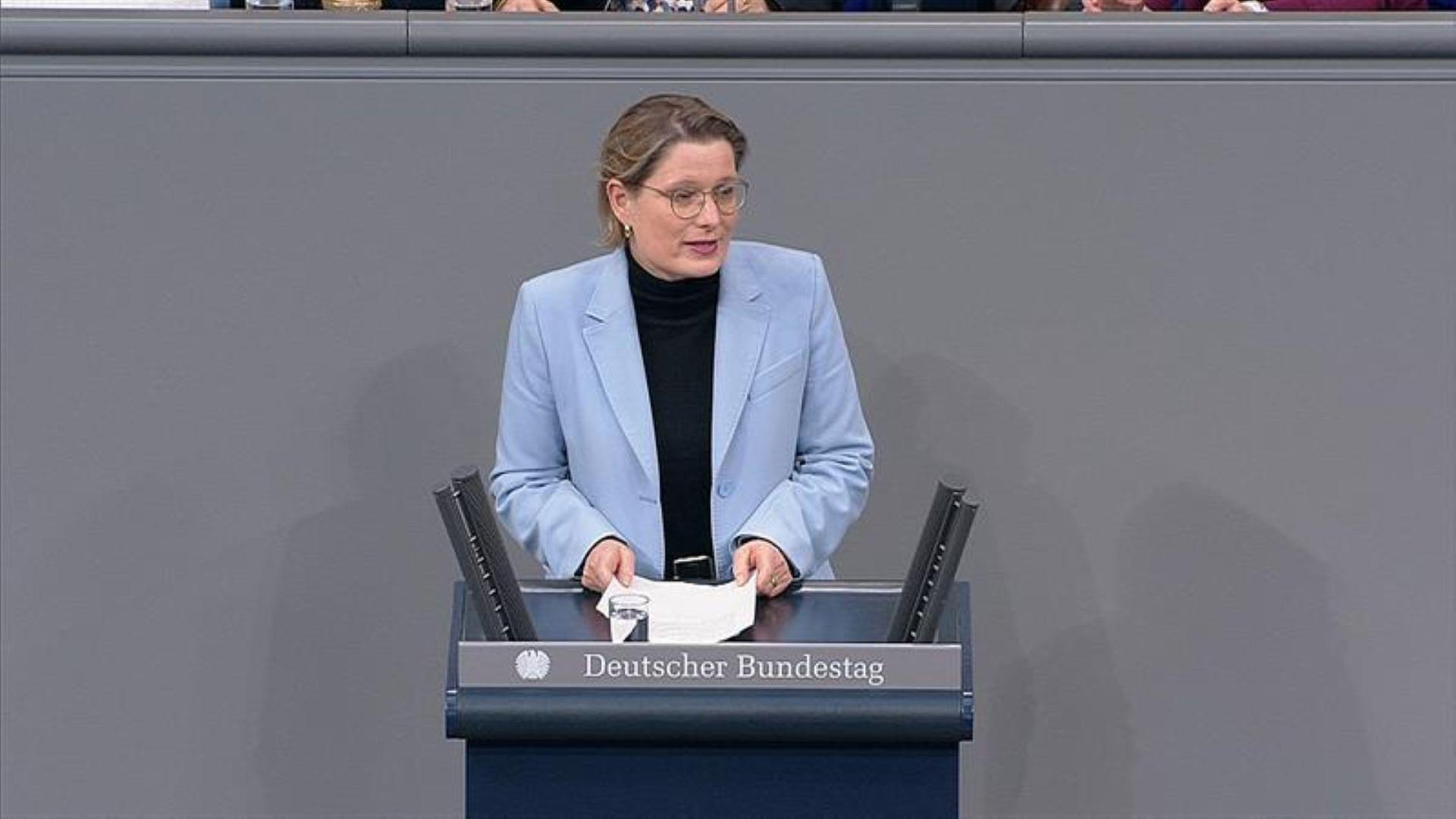 Debatte zur Regelungen von Terrorismus- und Kriminalitätsbekämpfung