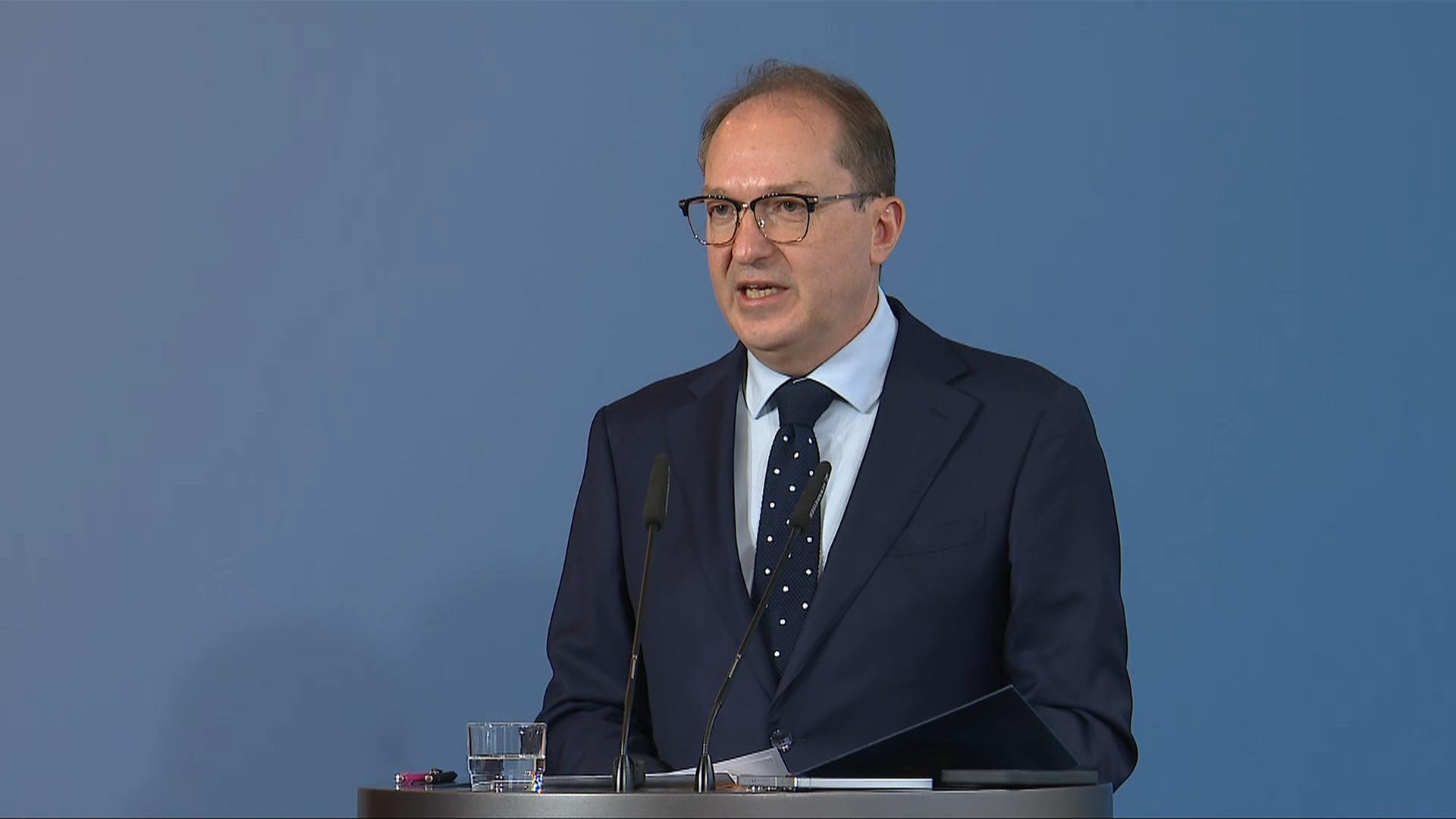 Dobrindt: Keine Grundgesetzänderung für Drohnenabwehr